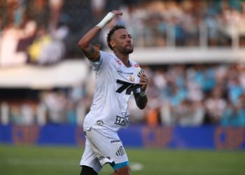 Neymar renova contrato com o Santos até o fim de 2026