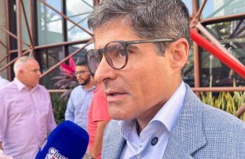 ACM Neto anuncia candidatura ao governo