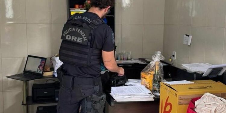 Operação contra grupo suspeito de fraudes no INSS cumpre mandados em Ipecaetá e Salvador