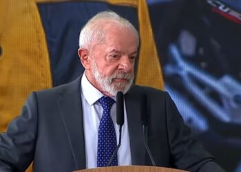 Lula lança novas regras para CNH que podem baratear em até 80% o processo de habilitação