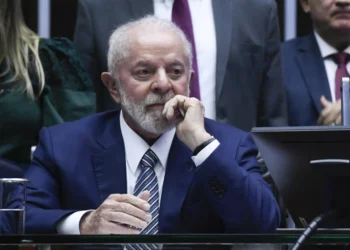 Lula lidera cenários de 1º turno contra nomes da direita