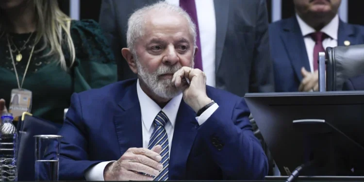 Lula lidera cenários de 1º turno contra nomes da direita