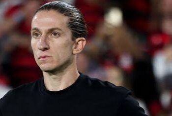 Flamengo anuncia renovação do técnico Filipe Luís