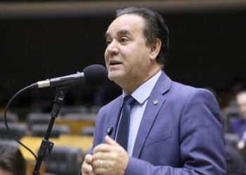 Quem é Adilson Barroso, suplente que deve assumir mandato de Zambelli na Câmara