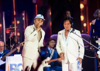 Climão? Atitude de Roberto Carlos com João Gomes durante show especial repercute e cantor piseiro reage