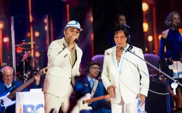 Climão? Atitude de Roberto Carlos com João Gomes durante show especial repercute e cantor piseiro reage