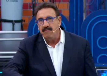 Associado à direita, Ratinho vira arma do SBT contra Zezé e haters: ‘Beira ignorância’