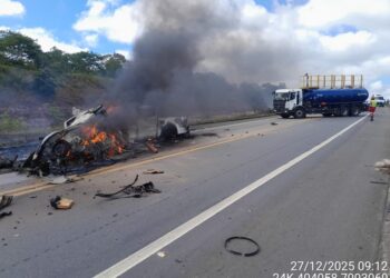 Dez pessoas morrem em batida entre dois carros na divisa da Bahia com o Espírito Santo
