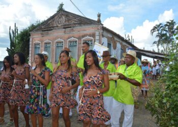 Reisado de São Vicente mantém viva a tradição da Folia de Reis em Feira de Santana