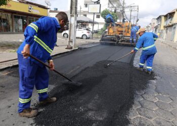 Conjunto Feira VI recebe pavimentação asfáltica em toda extensão da rua A