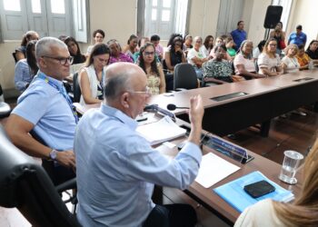 Prefeitura empossa 57 cuidadores que atuarão em escolas municipais