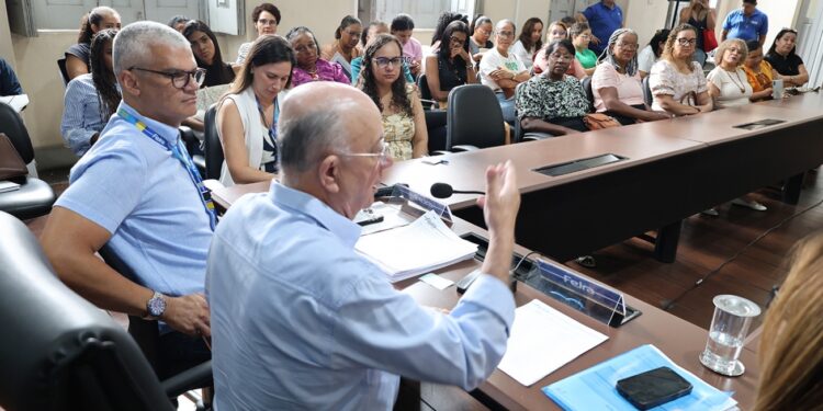 Prefeitura empossa 57 cuidadores que atuarão em escolas municipais