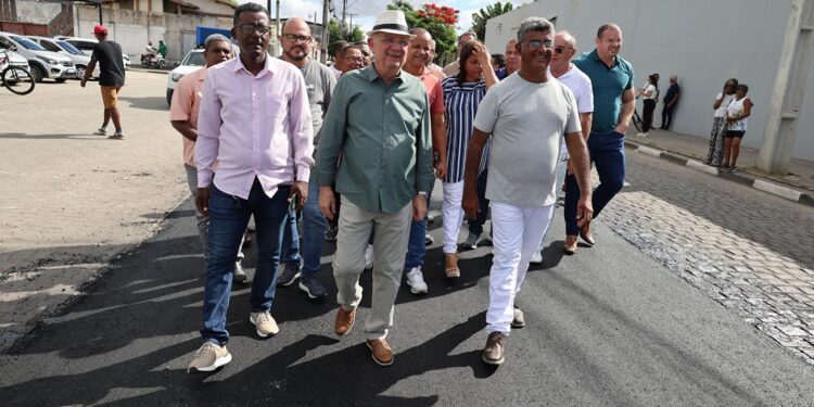 Bairro Conceição ganha pavimentação asfáltica nas ruas Gameleira e Colina de Goiás