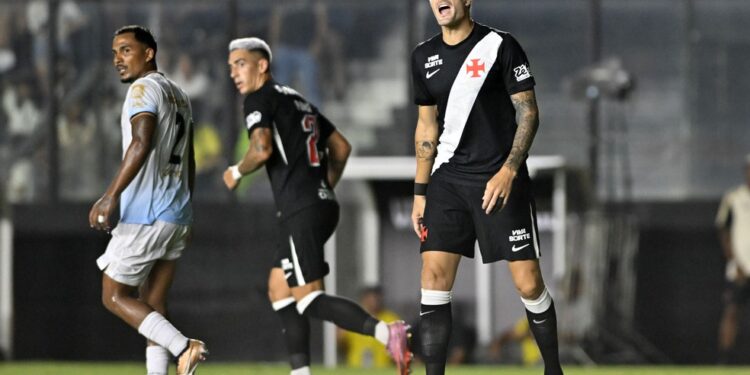 Cerro Porteño anuncia contratação de Vegetti, ex-Vasco