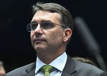 Flávio fala em “crescimento rápido” e diz que candidatura “não tem volta”