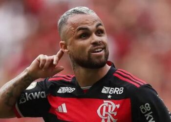 Michael rescinde contrato com o Flamengo e fica livre no mercado