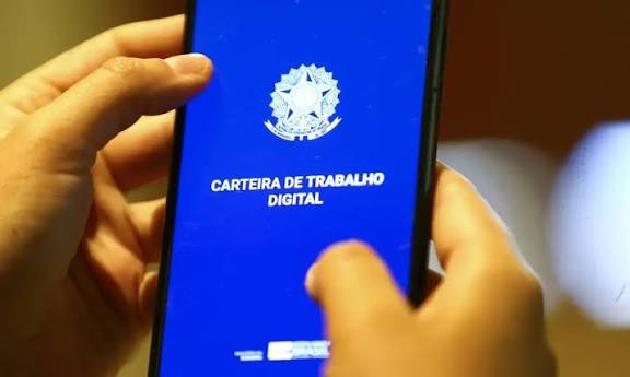 Taxa média de desemprego fica em 5,6% em 2025, o menor patamar desde o início da série histórica, diz IBGE