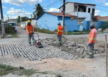 Prefeitura de Feira intensifica manutenção da pavimentação de ruas e avenidas