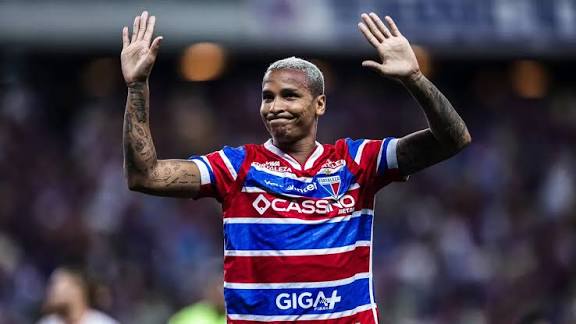 LDU anuncia contratação de Deyverson, ex-Palmeiras