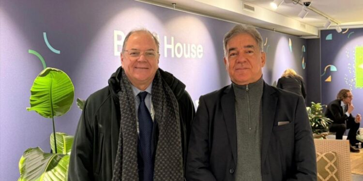 Deputado Zé Neto dialoga com o embaixador do Brasil na Suíça sobre infraestrutura e desenvolvimento no Fórum Econômico de Davos