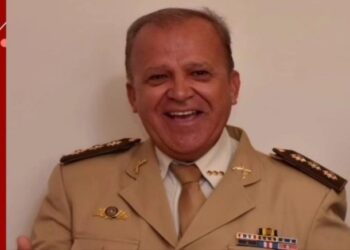 Coronel da Polícia Militar morre após batida entre carro e caminhão na Bahia
