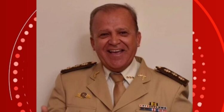 Coronel da Polícia Militar morre após batida entre carro e caminhão na Bahia
