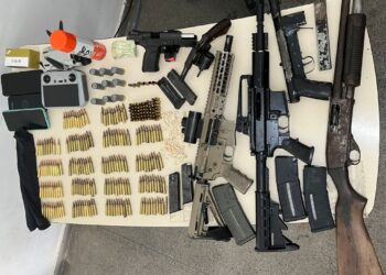 Seis suspeitos morrem após confronto com militares no sul da Bahia; fuzis e drogas foram apreendidos