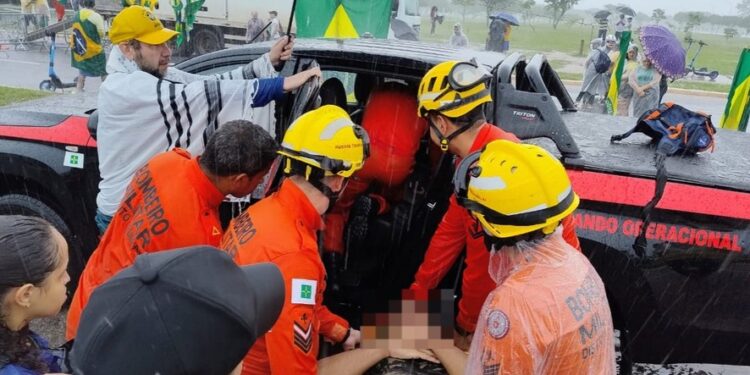 Raio atinge área central de Brasília e 24 são levados a hospitais; grupo aguardava marcha de apoiadores de Bolsonaro