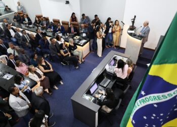 Prefeito destaca boa relação com Câmara na sessão de abertura do ano legislativo