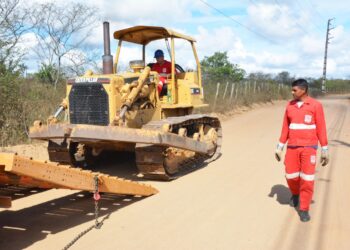 Prefeitura inicia pavimentação de via ligando os bairros Limoeiro e Aviário