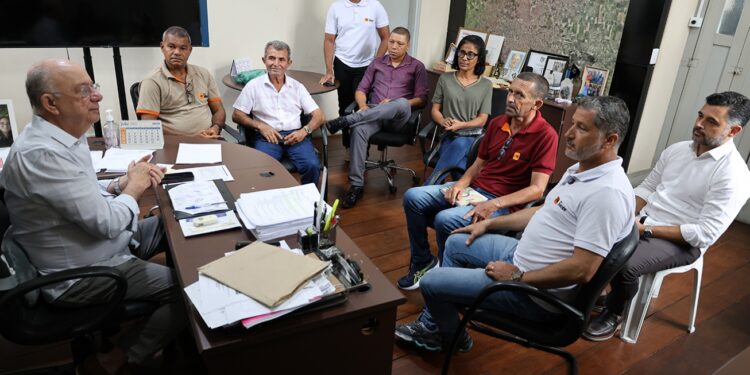 Plataforma de mobilidade urbana é apresentada em reunião no gabinete do prefeito