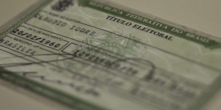 Prazo para regularização do título de eleitor termina em três meses; veja como fazer e o que pode acontecer se serviço não for feito