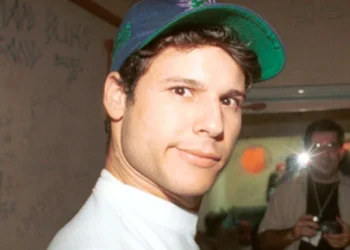 Item de Dinho, dos Mamonas Assassinas, é encontrado intacto dentro de caixão após quase 30 anos e surpreende