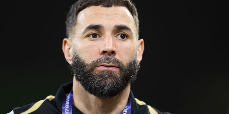 Al-Hilal anuncia a contratação do atacante Benzema