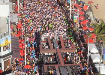 Queixas sobre atraso nos desfiles e ‘engarrafamento’ no circuito: o que está por trás das reclamações no carnaval de Salvador