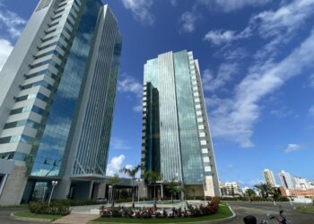 Vendedora tem justa causa mantida após ser flagrada trabalhando em outro local durante atestado médico no Carnaval na Bahia