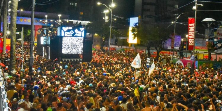 Carnaval de Salvador reuniu 12 milhões de foliões nas ruas, aponta governo