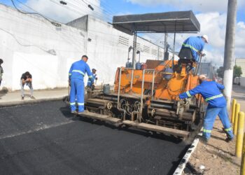 Prefeitura pavimenta duas ruas para melhorar fluxo de veículos na região do 35º BI