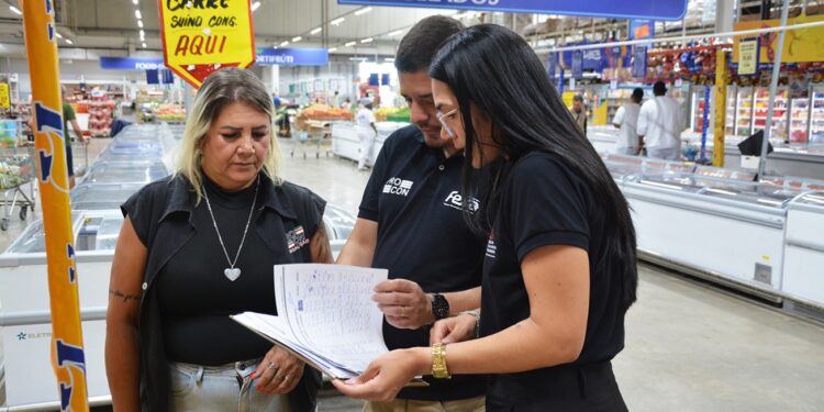 Procon e OAB fiscalizam preços de produtos da Semana Santa em Feira de Santana