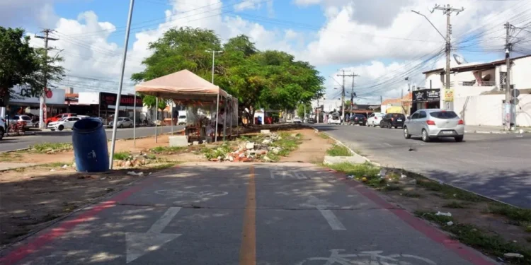 Comerciantes e confeiteiros passam a atuar em novo espaço na Avenida Fraga Maia