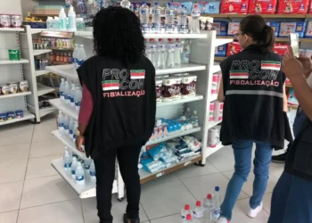 Procon intensifica fiscalização em farmácias de Feira de Santana e encontra irregularidades em estabelecimentos