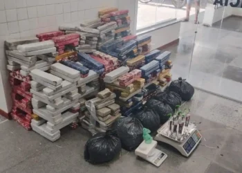 PM apreende grande quantidade de drogas em imóvel na Mangabeira, em Feira de Santana