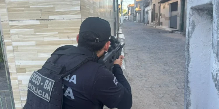 Dois homens morrem e quatro são presos durante operação em Feira de Santana