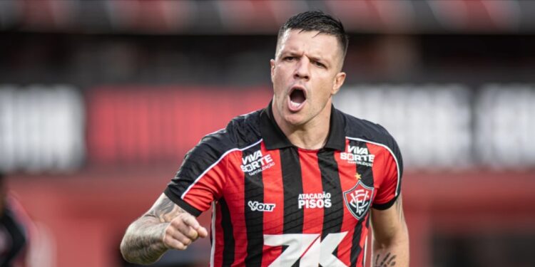 Que susto! Vitória vence nos pênaltis e está na final