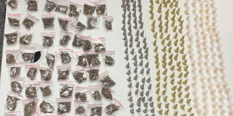 Rondesp prende suspeito por tráfico de drogas na Mangabeira e apreende mais de 300 porções de entorpecentes