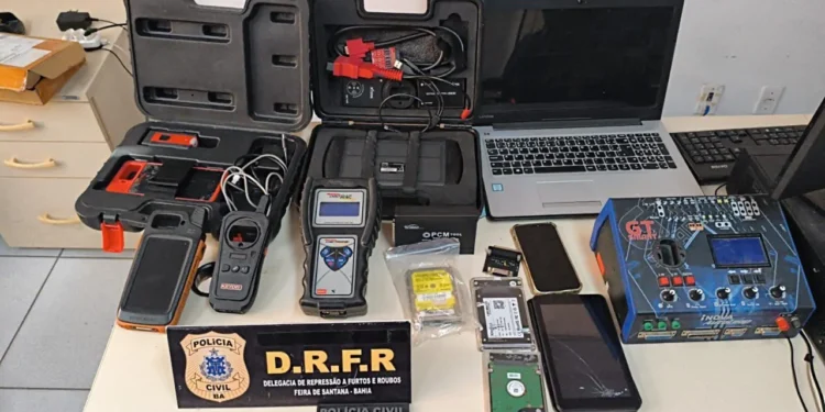 Operação Chave Mestra prende nove investigados por esquema de subtração de veículos