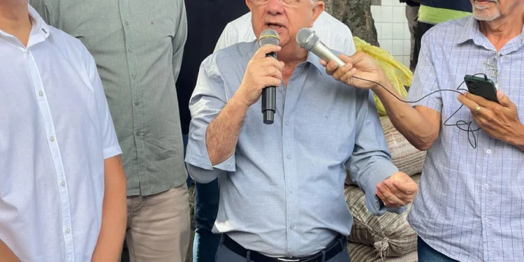 José Ronaldo reafirma que permanecerá na prefeitura e confirma convites para disputar vice-governo