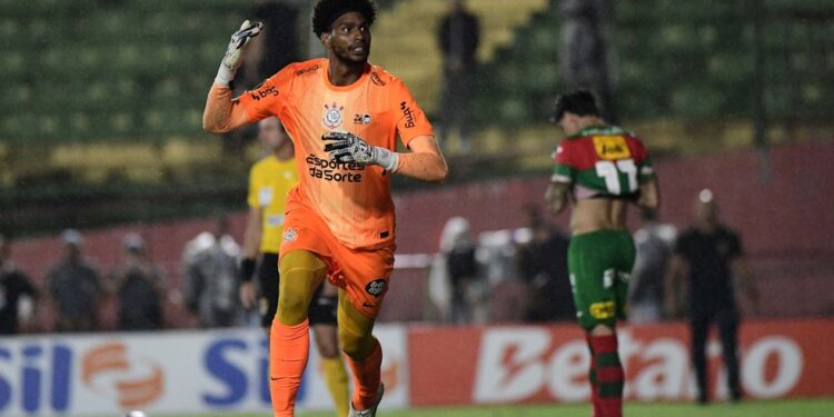 Hugo Souza, do Corinthians, é convocado para substituir Alisson na Seleção