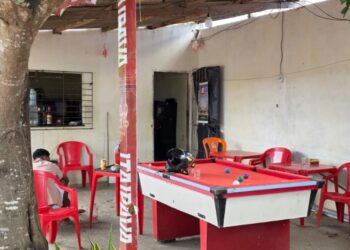 Homem morre e outras duas pessoas ficam feridas após ataque a tiros dentro de bar na Bahia