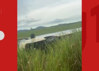 Nove pessoas ficam feridas após ônibus tombar em rodovia na Bahia